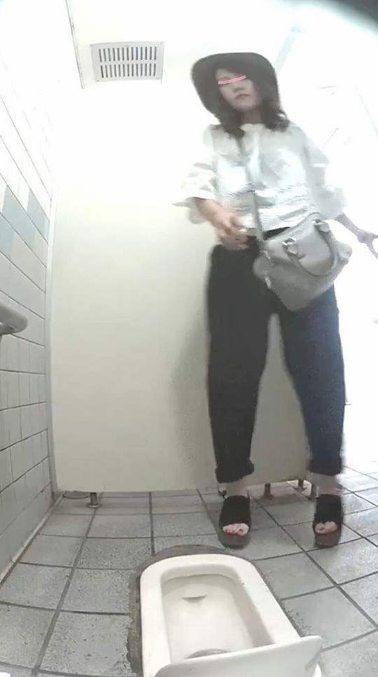 海の和式トイレを前から撮ってみた１１うんこ厳選姉さん多め – jav-fun.cc